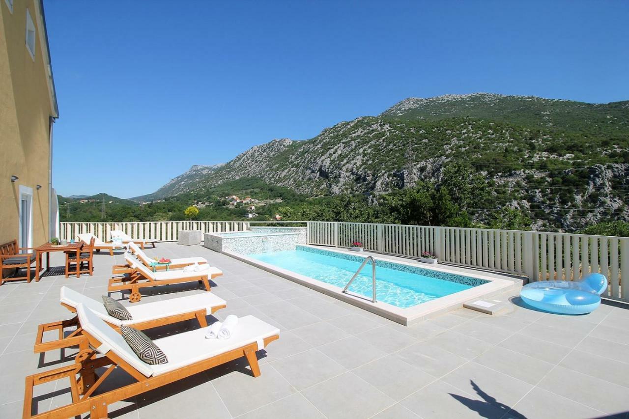 VILLA REMUSIC Pool, whirlpool, Sauna,4 bedrooms, amazing landscape Smolonje Esterno foto